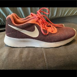 Women’s Nike Tanjun Pink and Black Sneakers Sz 9